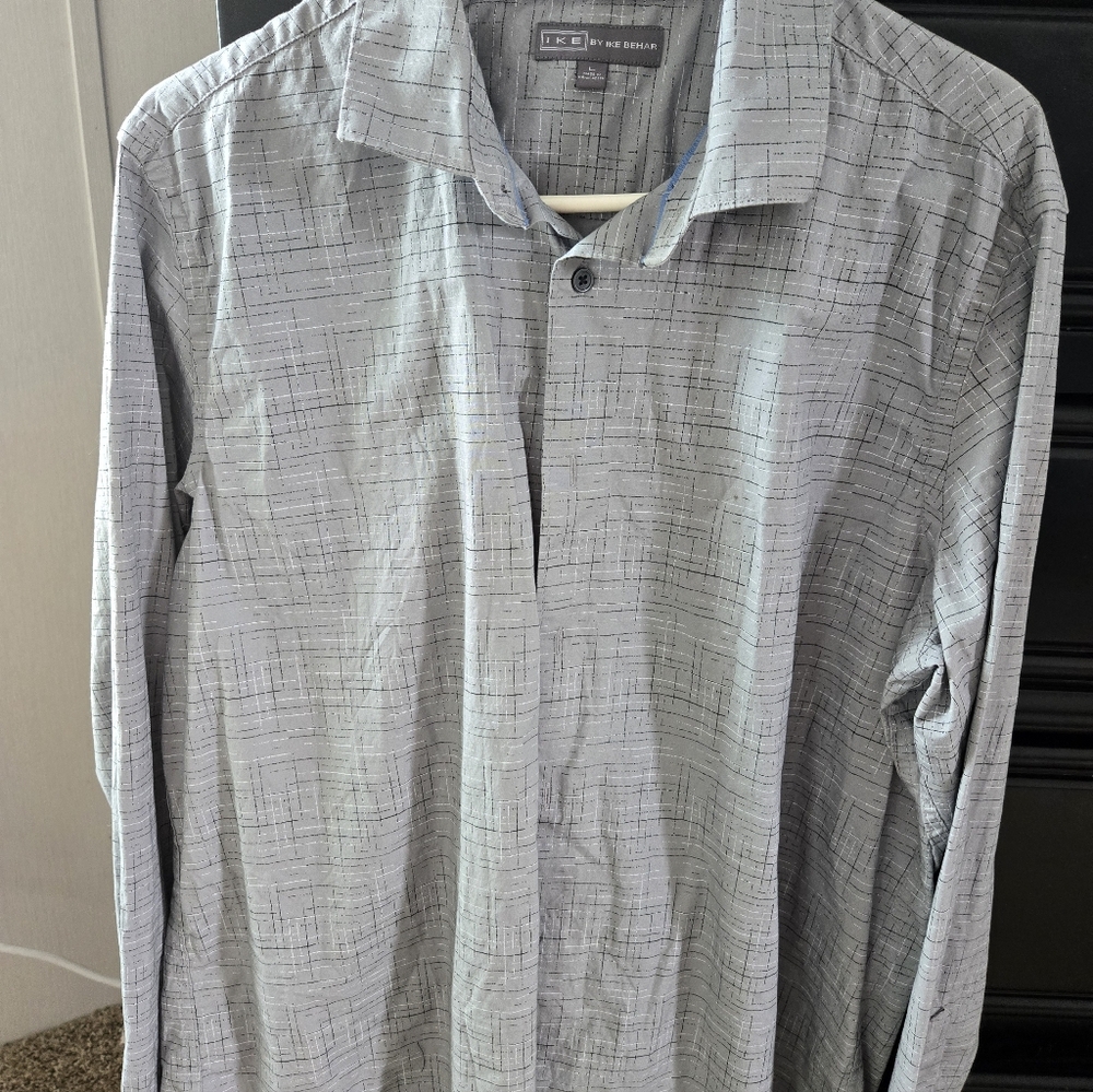 Uniqlo Men's Casual Gray Button Down Shirt